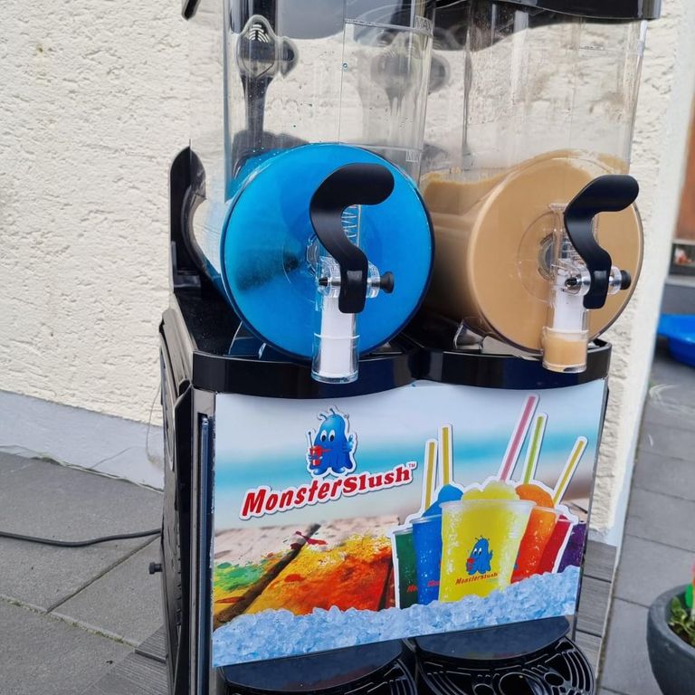 Slush Ice Maschine mit zwei Sirup Sorten